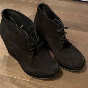 Browns Wedged booties